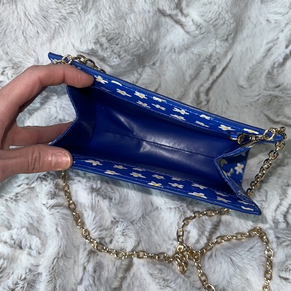 🦋Larroude Erin Clutch🦋 - Picture 9 of 16